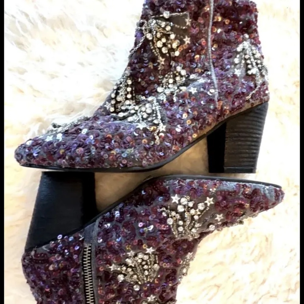 Free People Pre-Owned unique sequined ankle boot.